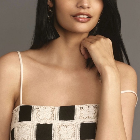 Black and Cream Crochet Square Pattern Top, sz M, adjustable straps, perfect - Picture 4 of 9